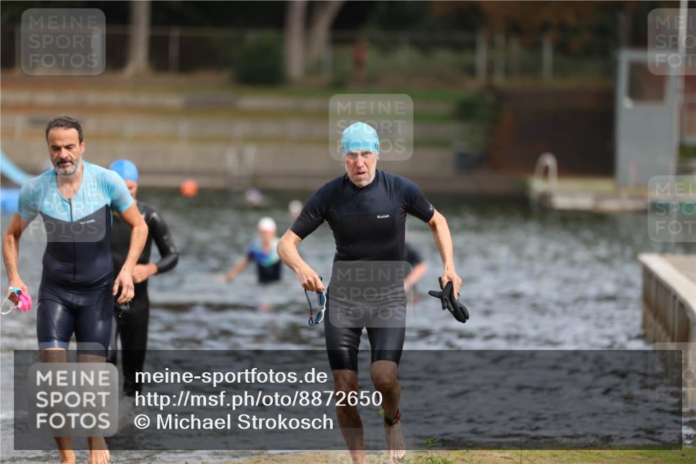 14.09.2025 - Stadtparktriathlon Michael Strokosch http://msf.ph/oto/8872650 14.09.2025 11:54:50 Schwimmen 1142, 1167, 1197 meine-sportfotos.de