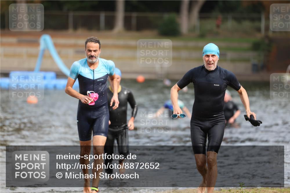 14.09.2025 - Stadtparktriathlon Michael Strokosch http://msf.ph/oto/8872652 14.09.2025 11:54:50 Schwimmen 1142, 1167, 1197 meine-sportfotos.de