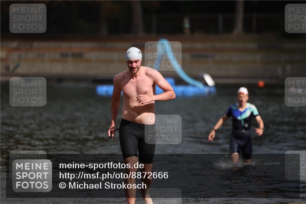 14.09.2025 - Stadtparktriathlon Michael Strokosch http://msf.ph/oto/8872666 14.09.2025 11:55:08 Schwimmen 1148, 1163 meine-sportfotos.de