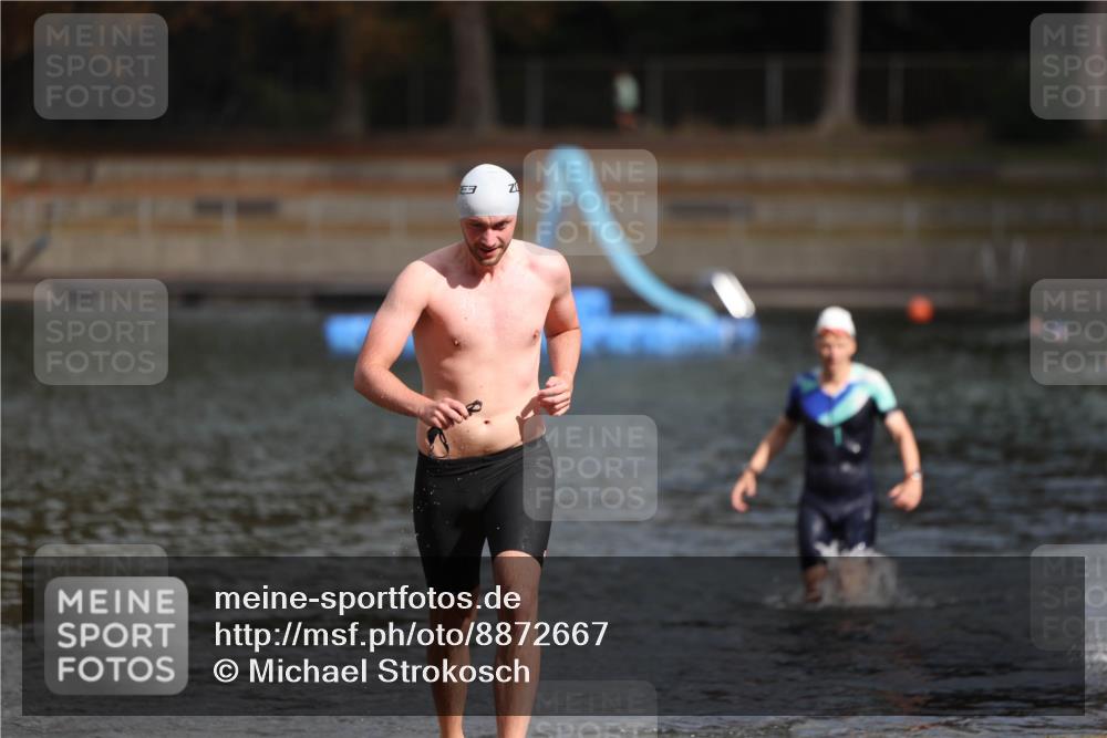 14.09.2025 - Stadtparktriathlon Michael Strokosch http://msf.ph/oto/8872667 14.09.2025 11:55:08 Schwimmen 1148, 1163 meine-sportfotos.de