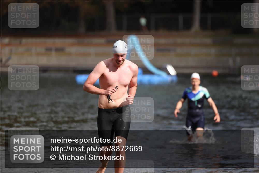 14.09.2025 - Stadtparktriathlon Michael Strokosch http://msf.ph/oto/8872669 14.09.2025 11:55:08 Schwimmen 1148, 1163 meine-sportfotos.de