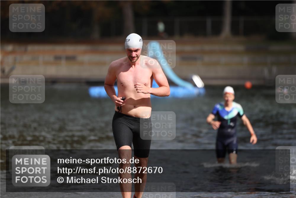 14.09.2025 - Stadtparktriathlon Michael Strokosch http://msf.ph/oto/8872670 14.09.2025 11:55:08 Schwimmen 1148, 1163 meine-sportfotos.de