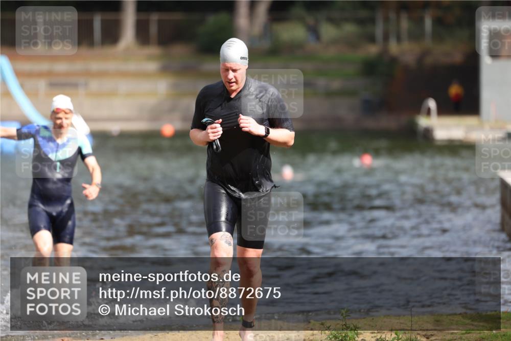 14.09.2025 - Stadtparktriathlon Michael Strokosch http://msf.ph/oto/8872675 14.09.2025 11:55:13 Schwimmen 1148, 1163, 1204 meine-sportfotos.de