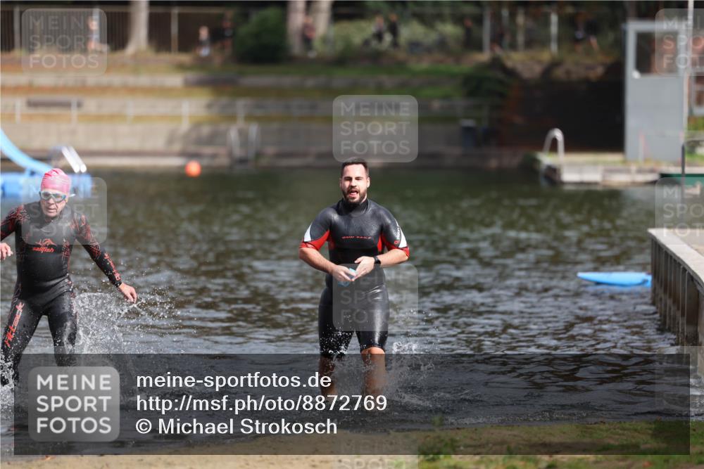 14.09.2025 - Stadtparktriathlon Michael Strokosch http://msf.ph/oto/8872769 14.09.2025 11:58:40 Schwimmen 1208, 1215 meine-sportfotos.de