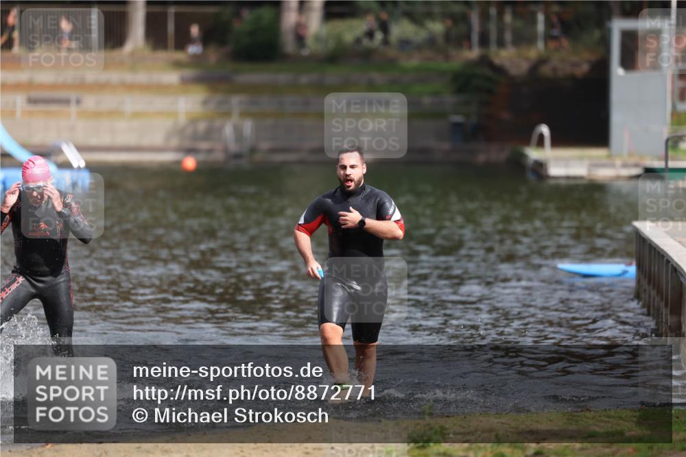 14.09.2025 - Stadtparktriathlon Michael Strokosch http://msf.ph/oto/8872771 14.09.2025 11:58:40 Schwimmen 1208, 1215 meine-sportfotos.de