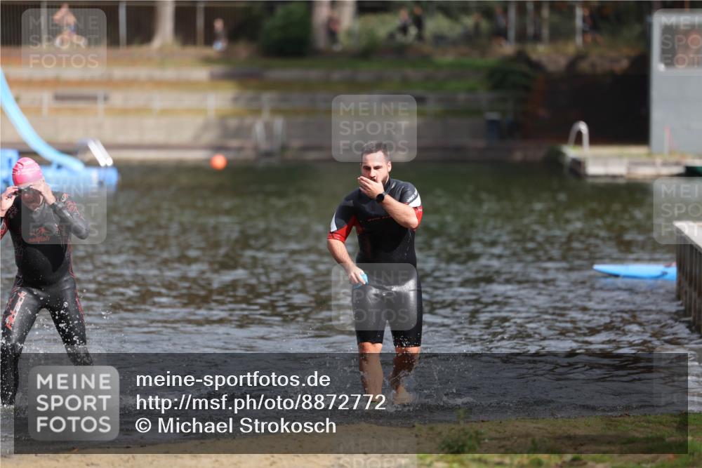 14.09.2025 - Stadtparktriathlon Michael Strokosch http://msf.ph/oto/8872772 14.09.2025 11:58:41 Schwimmen 1208, 1215 meine-sportfotos.de