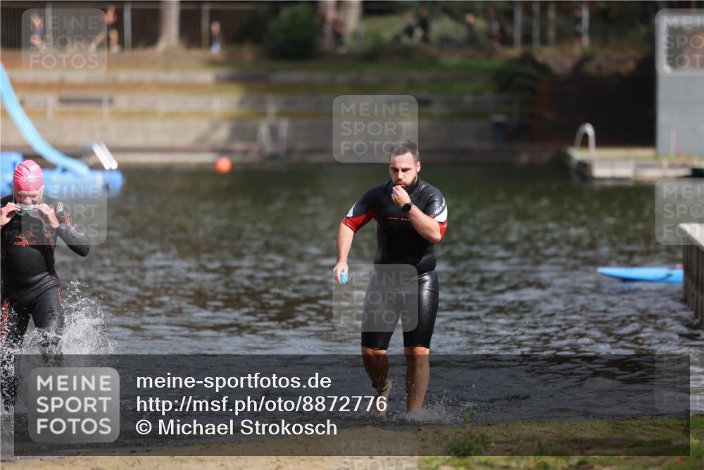 14.09.2025 - Stadtparktriathlon Michael Strokosch http://msf.ph/oto/8872776 14.09.2025 11:58:41 Schwimmen 1208, 1215 meine-sportfotos.de