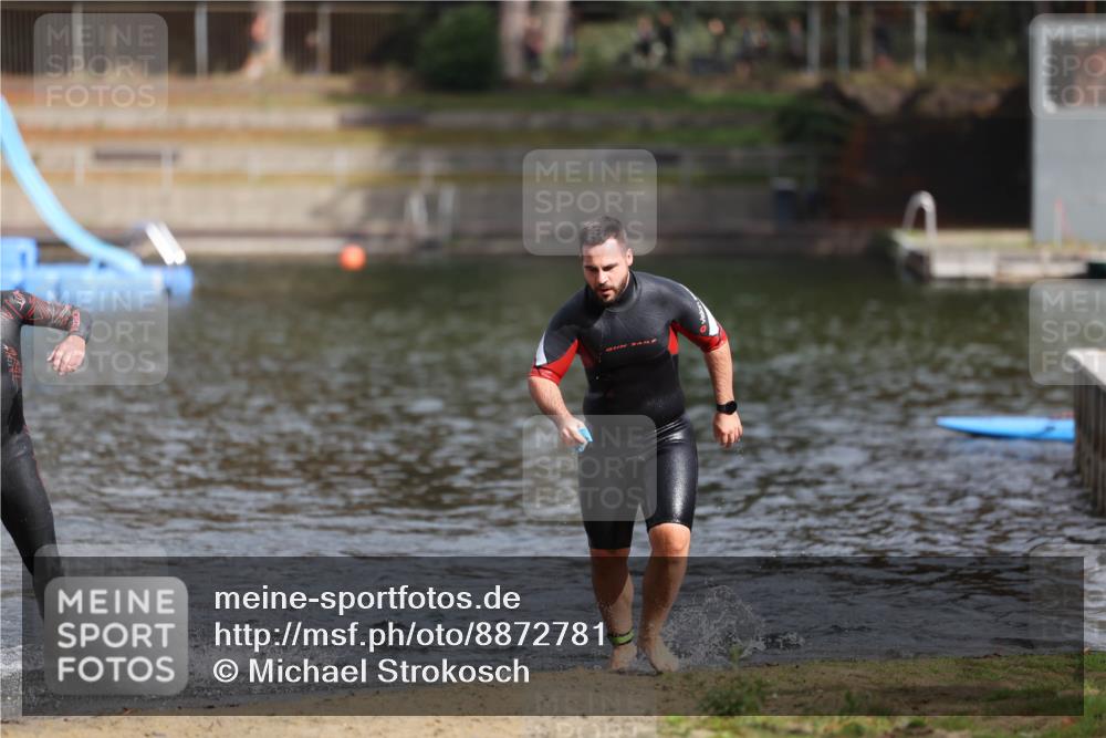14.09.2025 - Stadtparktriathlon Michael Strokosch http://msf.ph/oto/8872781 14.09.2025 11:58:42 Schwimmen 1208, 1215 meine-sportfotos.de