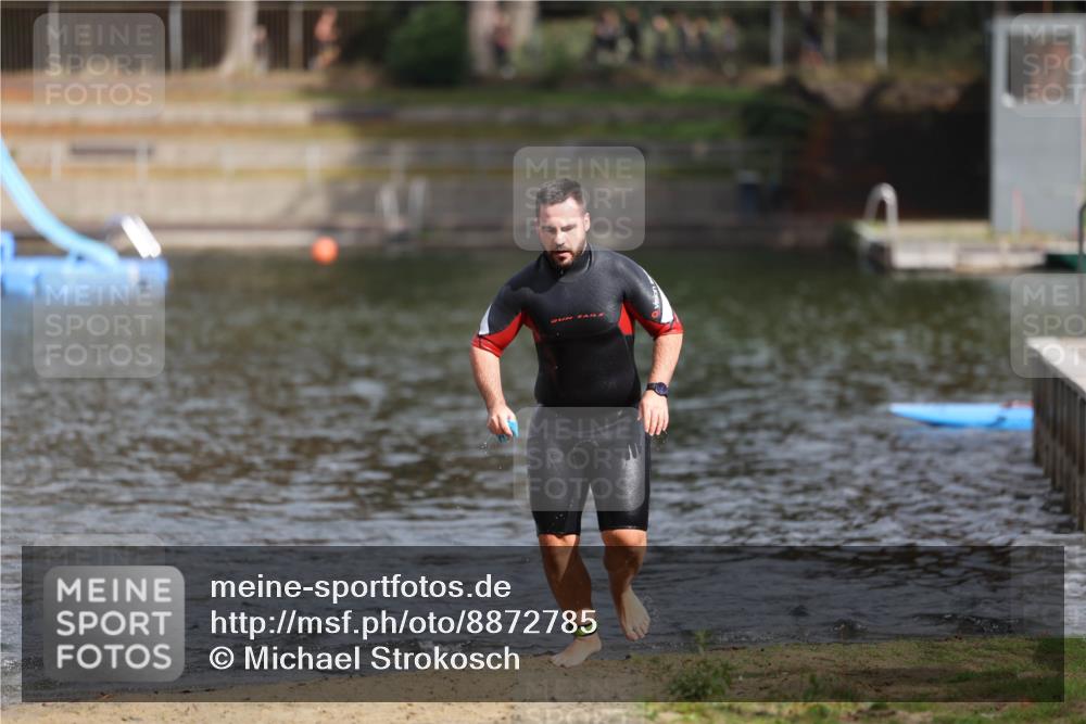 14.09.2025 - Stadtparktriathlon Michael Strokosch http://msf.ph/oto/8872785 14.09.2025 11:58:42 Schwimmen 1208, 1215 meine-sportfotos.de