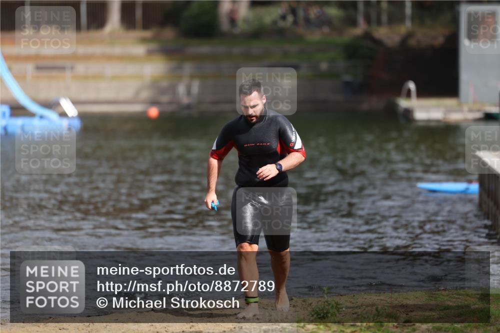 14.09.2025 - Stadtparktriathlon Michael Strokosch http://msf.ph/oto/8872789 14.09.2025 11:58:43 Schwimmen 1208, 1215 meine-sportfotos.de