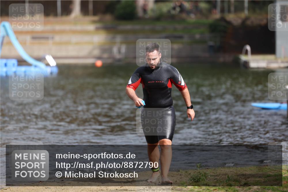 14.09.2025 - Stadtparktriathlon Michael Strokosch http://msf.ph/oto/8872790 14.09.2025 11:58:43 Schwimmen 1208, 1215 meine-sportfotos.de
