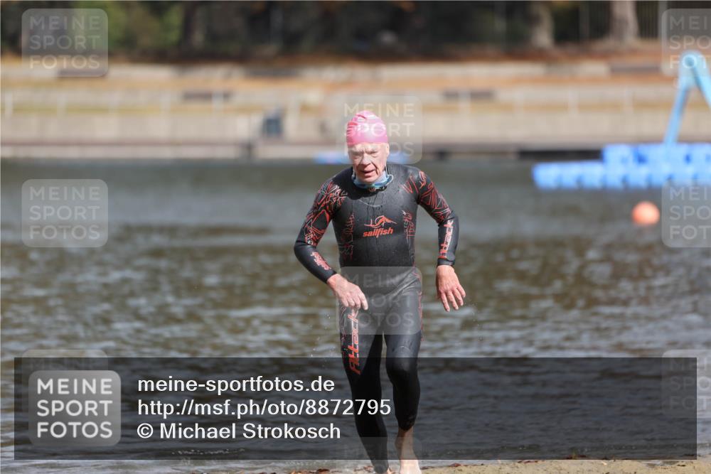 14.09.2025 - Stadtparktriathlon Michael Strokosch http://msf.ph/oto/8872795 14.09.2025 11:58:45 Schwimmen 1208, 1215 meine-sportfotos.de