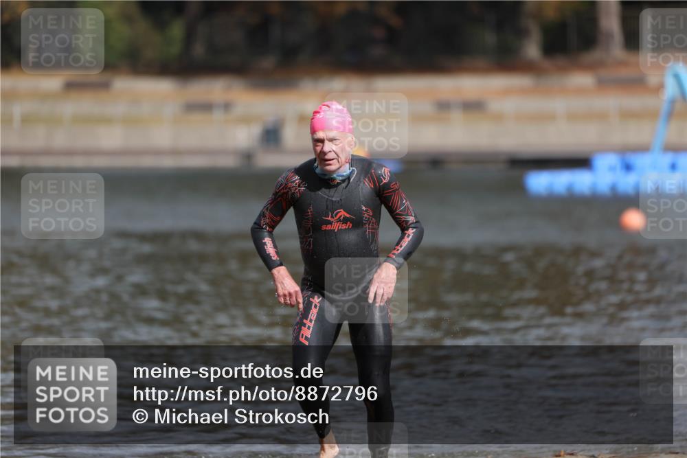 14.09.2025 - Stadtparktriathlon Michael Strokosch http://msf.ph/oto/8872796 14.09.2025 11:58:45 Schwimmen 1208, 1215 meine-sportfotos.de