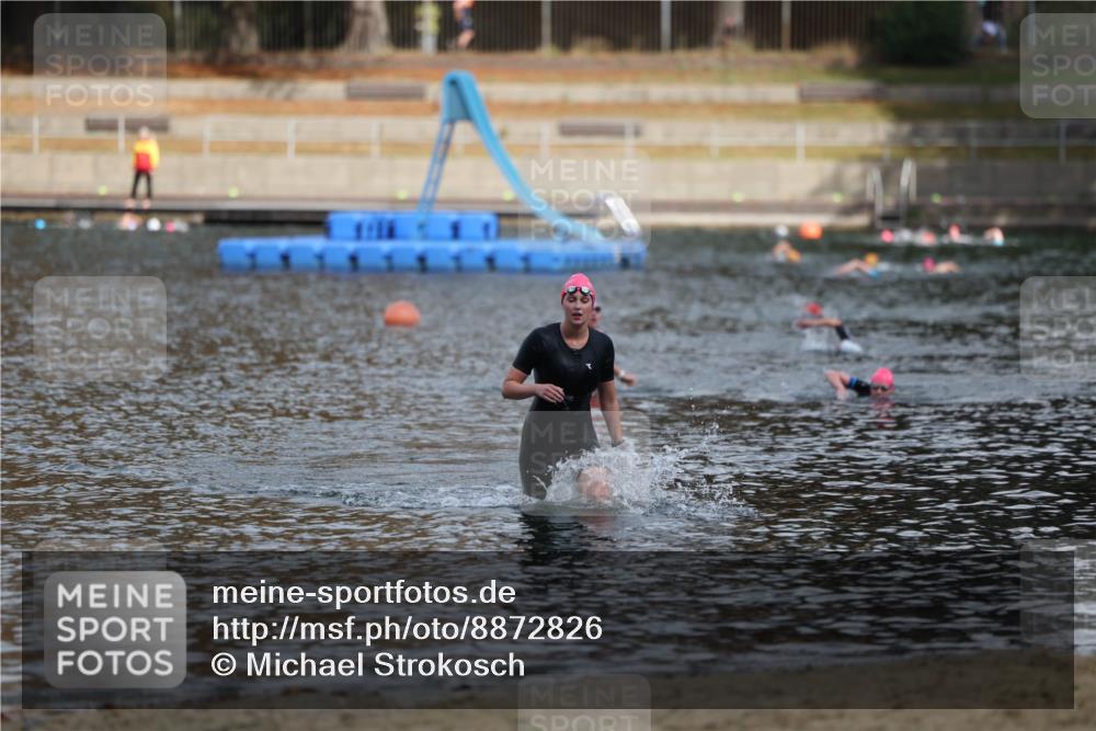 14.09.2025 - Stadtparktriathlon Michael Strokosch http://msf.ph/oto/8872826 14.09.2025 12:09:30 Schwimmen 1294 meine-sportfotos.de
