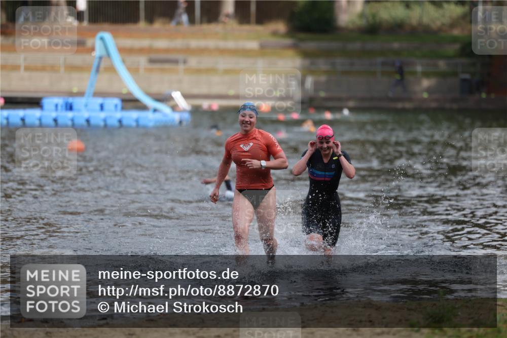 14.09.2025 - Stadtparktriathlon Michael Strokosch http://msf.ph/oto/8872870 14.09.2025 12:09:45 Schwimmen 1298, 1311 meine-sportfotos.de