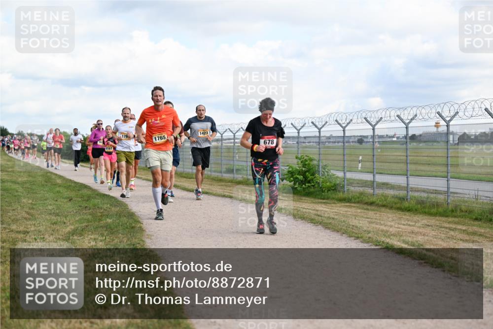 14.09.2025 - Airport Race Dr. Thomas Lammeyer http://msf.ph/oto/8872871 14.09.2025 12:17:34 Laufen 2162, 176, 1423, 1765, 678 meine-sportfotos.de