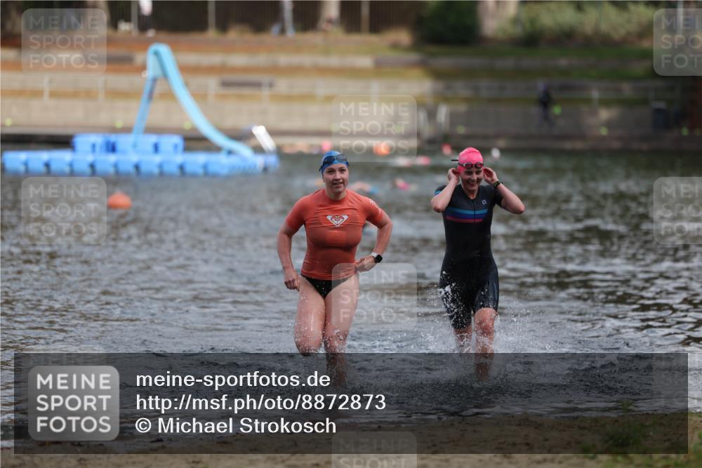 14.09.2025 - Stadtparktriathlon Michael Strokosch http://msf.ph/oto/8872873 14.09.2025 12:09:45 Schwimmen 1298, 1311 meine-sportfotos.de