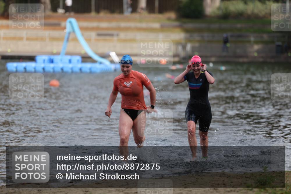 14.09.2025 - Stadtparktriathlon Michael Strokosch http://msf.ph/oto/8872875 14.09.2025 12:09:46 Schwimmen 1298, 1311 meine-sportfotos.de