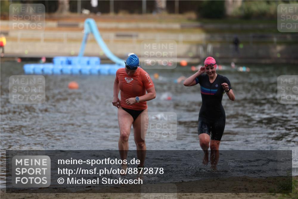 14.09.2025 - Stadtparktriathlon Michael Strokosch http://msf.ph/oto/8872878 14.09.2025 12:09:46 Schwimmen 1298, 1311 meine-sportfotos.de