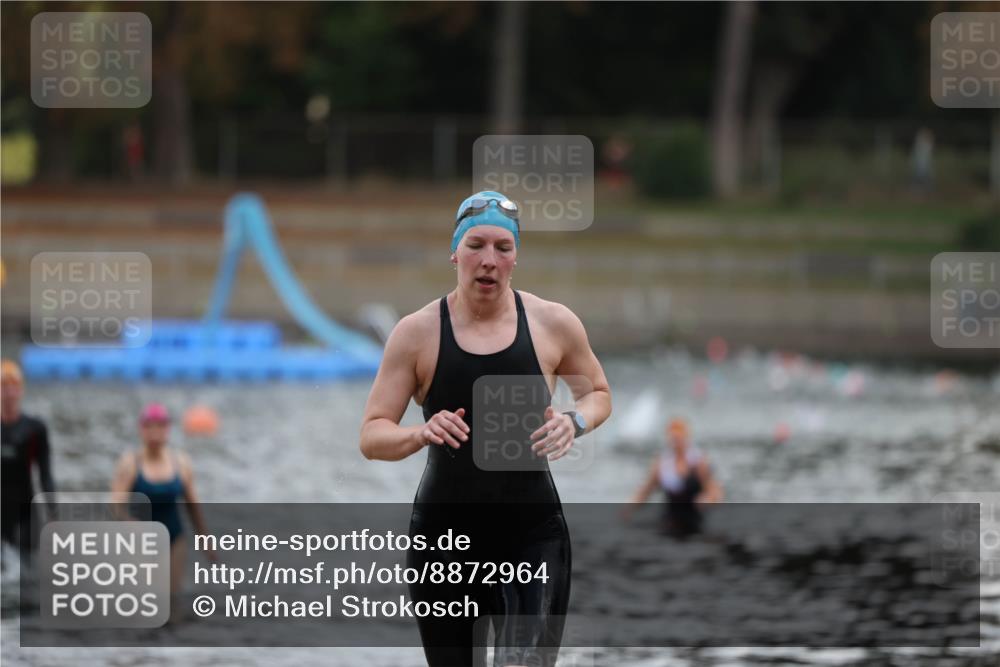 14.09.2025 - Stadtparktriathlon Michael Strokosch http://msf.ph/oto/8872964 14.09.2025 12:10:37 Schwimmen 1239, 1249, 1287 meine-sportfotos.de