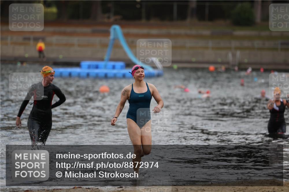 14.09.2025 - Stadtparktriathlon Michael Strokosch http://msf.ph/oto/8872974 14.09.2025 12:10:42 Schwimmen 1239, 1249 meine-sportfotos.de