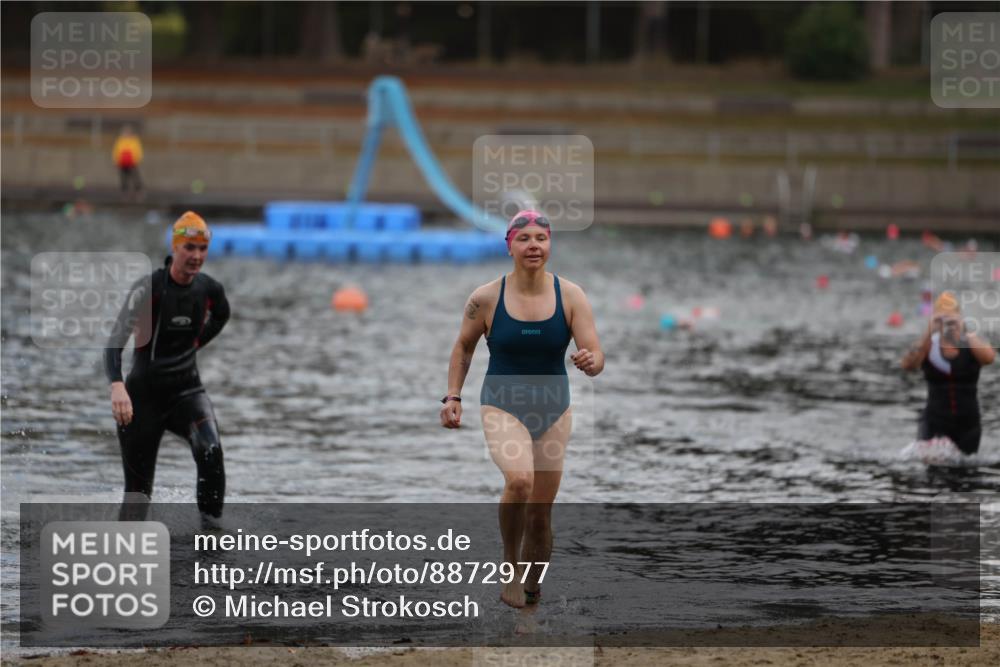 14.09.2025 - Stadtparktriathlon Michael Strokosch http://msf.ph/oto/8872977 14.09.2025 12:10:43 Schwimmen 1239, 1249 meine-sportfotos.de