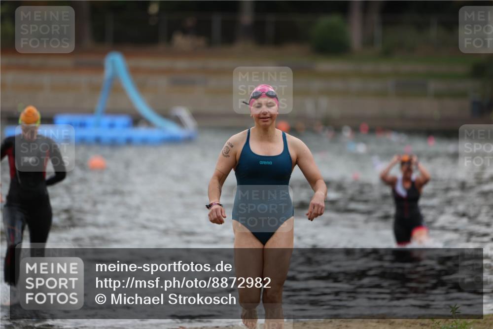14.09.2025 - Stadtparktriathlon Michael Strokosch http://msf.ph/oto/8872982 14.09.2025 12:10:45 Schwimmen 1239, 1249, 1255 meine-sportfotos.de