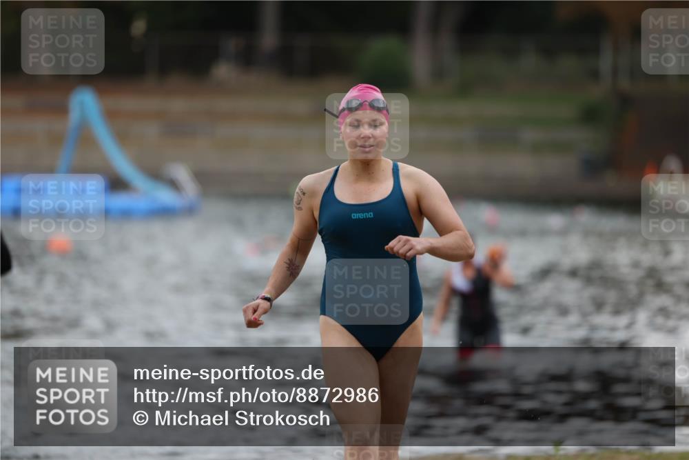 14.09.2025 - Stadtparktriathlon Michael Strokosch http://msf.ph/oto/8872986 14.09.2025 12:10:45 Schwimmen 1239, 1249, 1255 meine-sportfotos.de