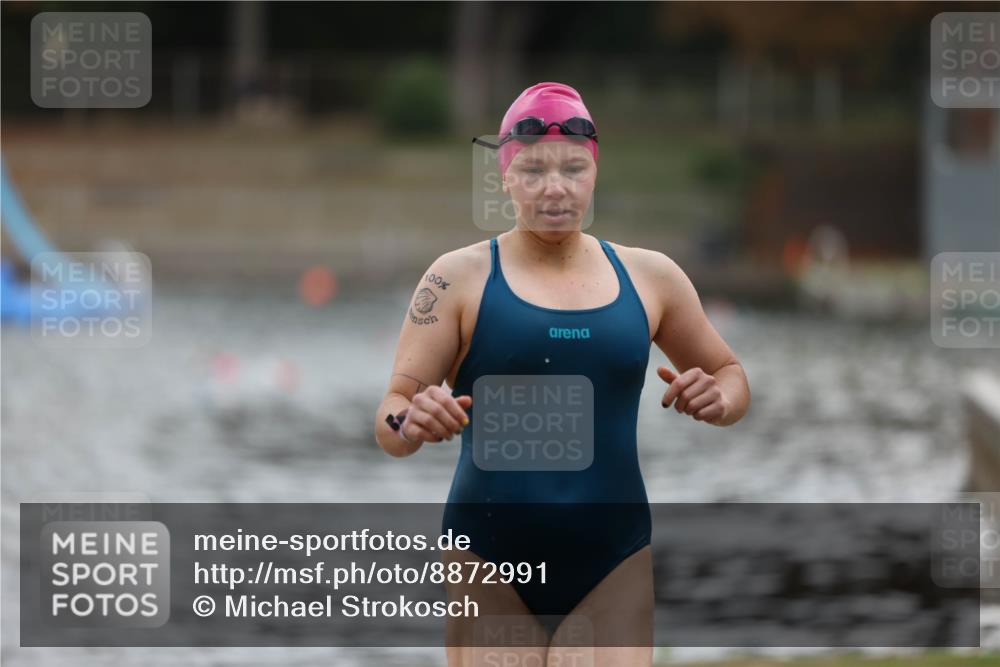 14.09.2025 - Stadtparktriathlon Michael Strokosch http://msf.ph/oto/8872991 14.09.2025 12:10:46 Schwimmen 1239, 1249, 1255 meine-sportfotos.de