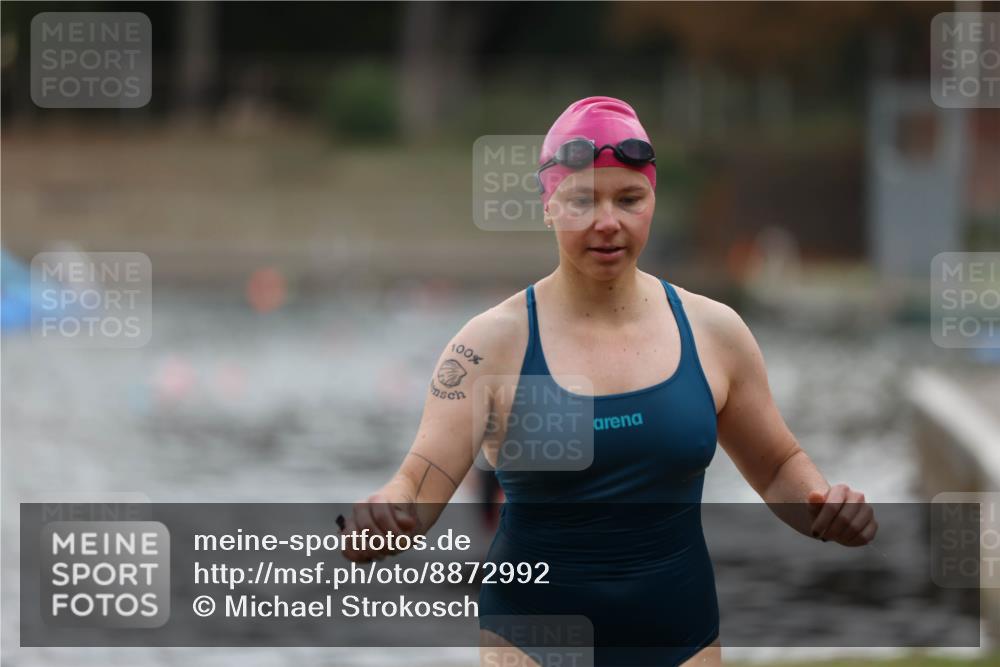 14.09.2025 - Stadtparktriathlon Michael Strokosch http://msf.ph/oto/8872992 14.09.2025 12:10:47 Schwimmen 1239, 1249, 1255 meine-sportfotos.de