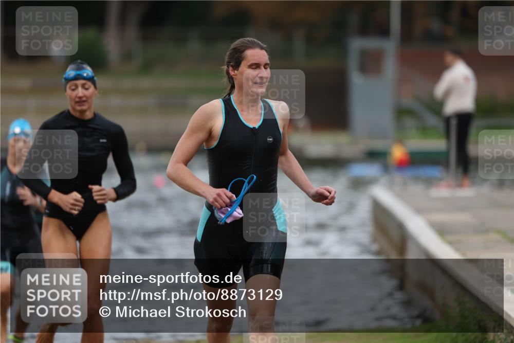 14.09.2025 - Stadtparktriathlon Michael Strokosch http://msf.ph/oto/8873129 14.09.2025 12:11:56 Schwimmen 1247, 1252, 1256, 1289, 1317 meine-sportfotos.de