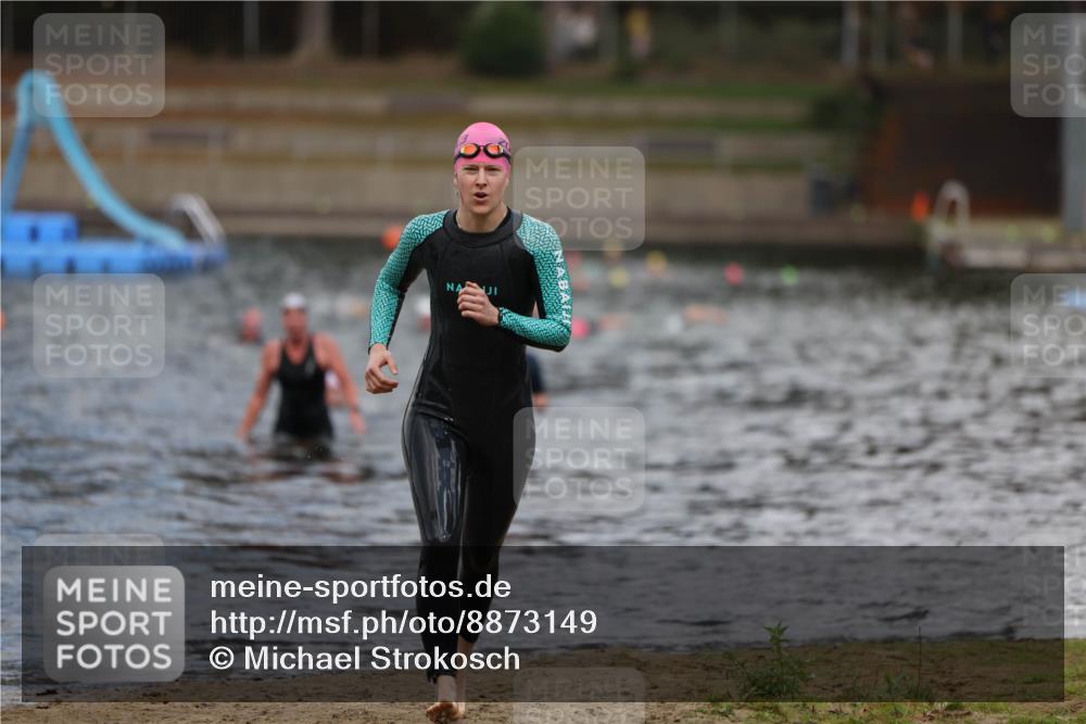 14.09.2025 - Stadtparktriathlon Michael Strokosch http://msf.ph/oto/8873149 14.09.2025 12:12:03 Schwimmen 1289, 1317 meine-sportfotos.de