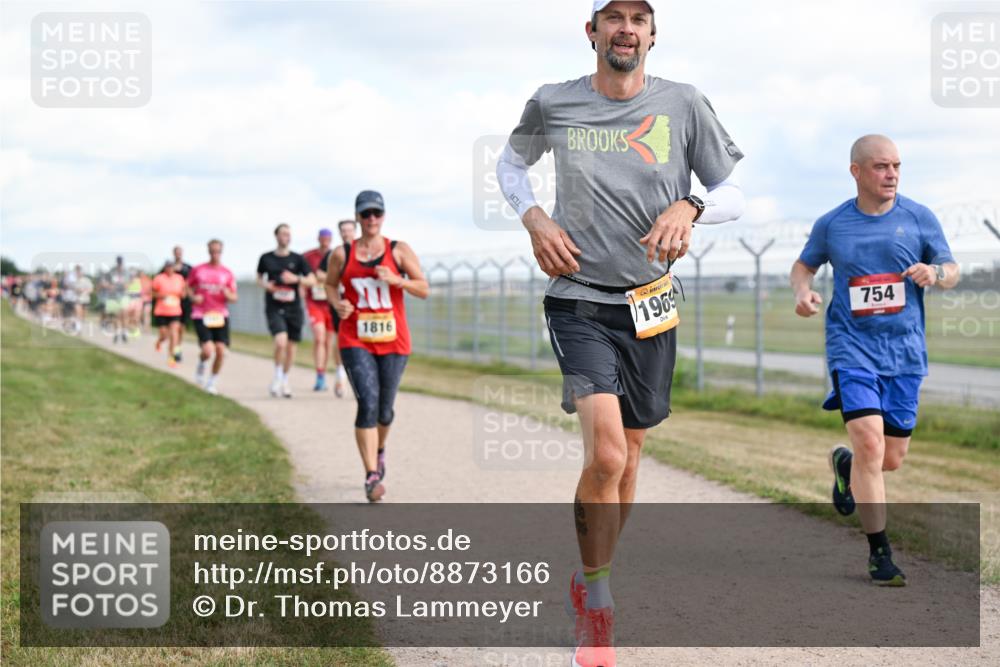 14.09.2025 - Airport Race Dr. Thomas Lammeyer http://msf.ph/oto/8873166 14.09.2025 12:17:55 Laufen 1816, 1969, 754 meine-sportfotos.de