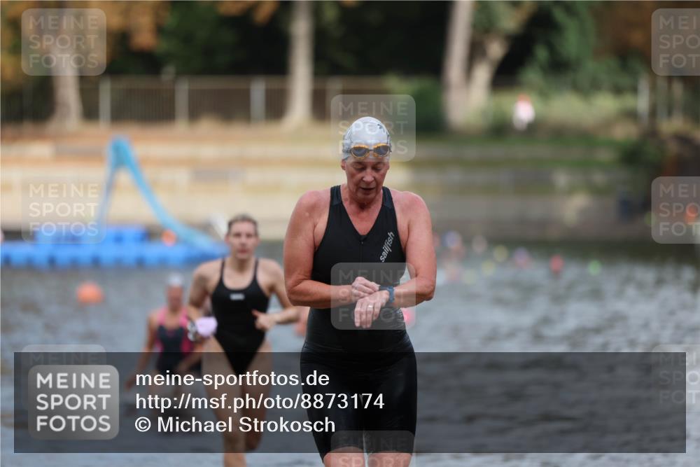 14.09.2025 - Stadtparktriathlon Michael Strokosch http://msf.ph/oto/8873174 14.09.2025 12:12:20 Schwimmen 1244, 1274, 1283, 1297 meine-sportfotos.de