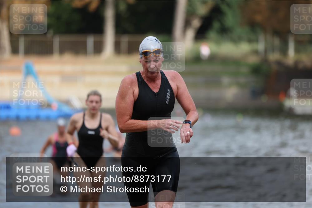 14.09.2025 - Stadtparktriathlon Michael Strokosch http://msf.ph/oto/8873177 14.09.2025 12:12:20 Schwimmen 1244, 1274, 1283, 1297 meine-sportfotos.de