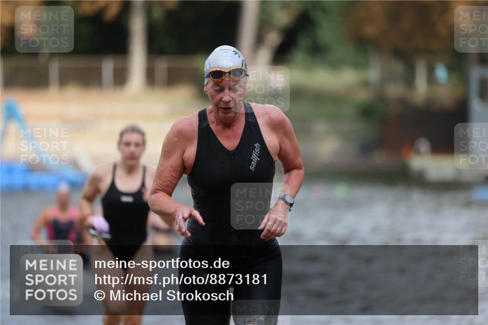 14.09.2025 - Stadtparktriathlon Michael Strokosch http://msf.ph/oto/8873181 14.09.2025 12:12:21 Schwimmen 1244, 1274, 1283, 1297 meine-sportfotos.de