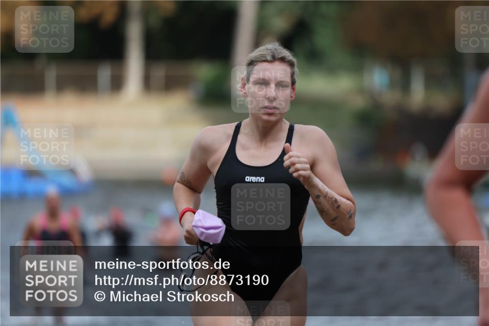 14.09.2025 - Stadtparktriathlon Michael Strokosch http://msf.ph/oto/8873190 14.09.2025 12:12:23 Schwimmen 1229, 1244, 1283, 1297 meine-sportfotos.de