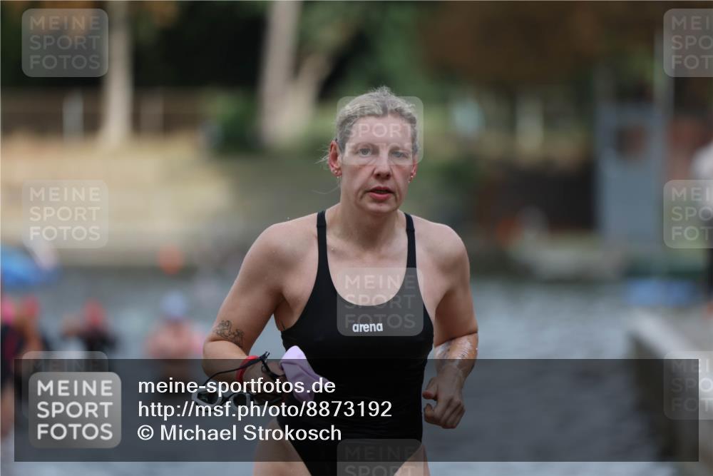 14.09.2025 - Stadtparktriathlon Michael Strokosch http://msf.ph/oto/8873192 14.09.2025 12:12:23 Schwimmen 1229, 1244, 1283, 1297 meine-sportfotos.de