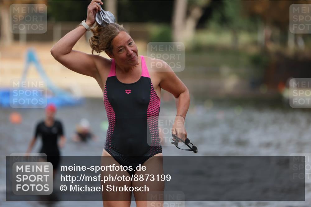 14.09.2025 - Stadtparktriathlon Michael Strokosch http://msf.ph/oto/8873199 14.09.2025 12:12:28 Schwimmen 1229, 1244, 1260 meine-sportfotos.de