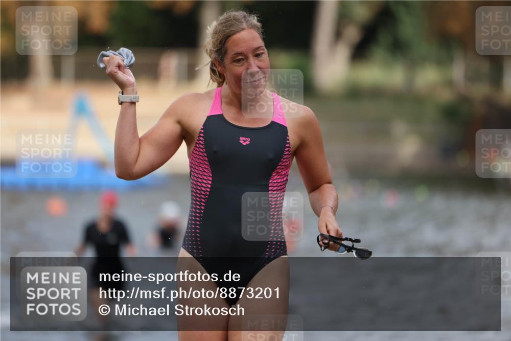 14.09.2025 - Stadtparktriathlon Michael Strokosch http://msf.ph/oto/8873201 14.09.2025 12:12:28 Schwimmen 1229, 1244, 1260 meine-sportfotos.de