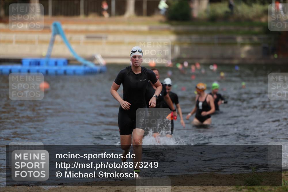 14.09.2025 - Stadtparktriathlon Michael Strokosch http://msf.ph/oto/8873249 14.09.2025 12:12:46 Schwimmen 1275, 1293, 1310, 1314 meine-sportfotos.de