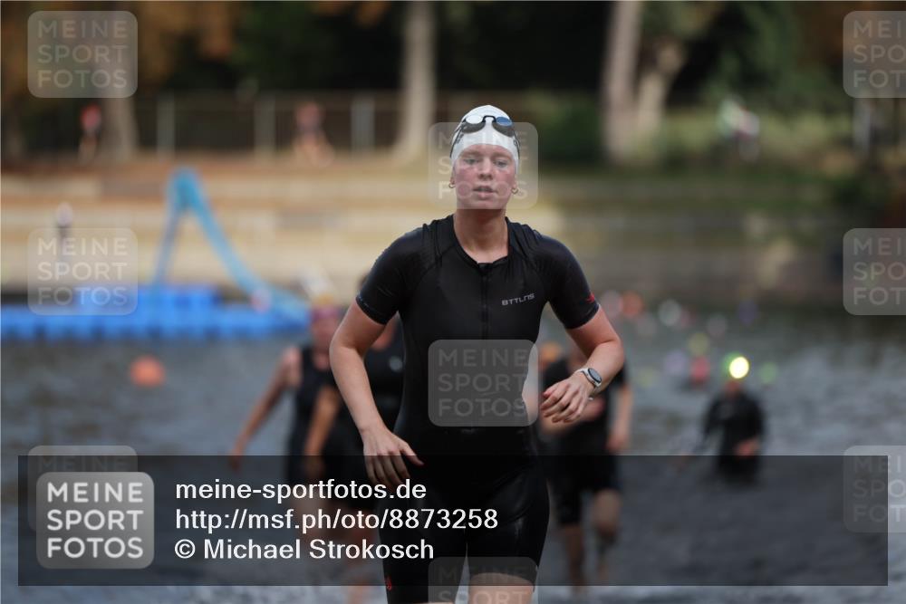 14.09.2025 - Stadtparktriathlon Michael Strokosch http://msf.ph/oto/8873258 14.09.2025 12:12:48 Schwimmen 1275, 1293, 1296, 1310, 1314 meine-sportfotos.de