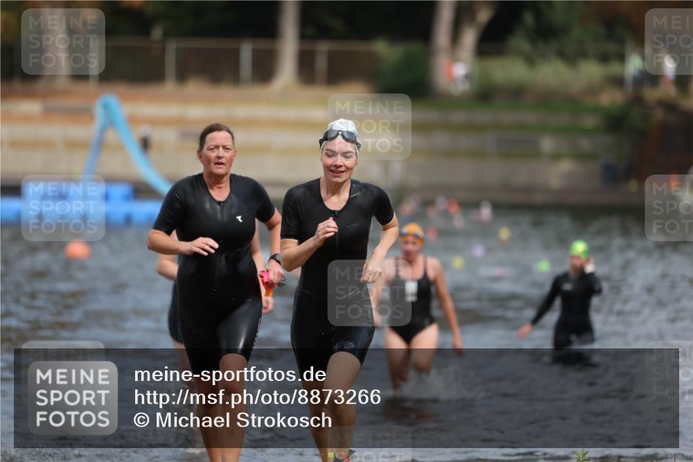 14.09.2025 - Stadtparktriathlon Michael Strokosch http://msf.ph/oto/8873266 14.09.2025 12:12:51 Schwimmen 1275, 1293, 1296, 1310, 1314 meine-sportfotos.de
