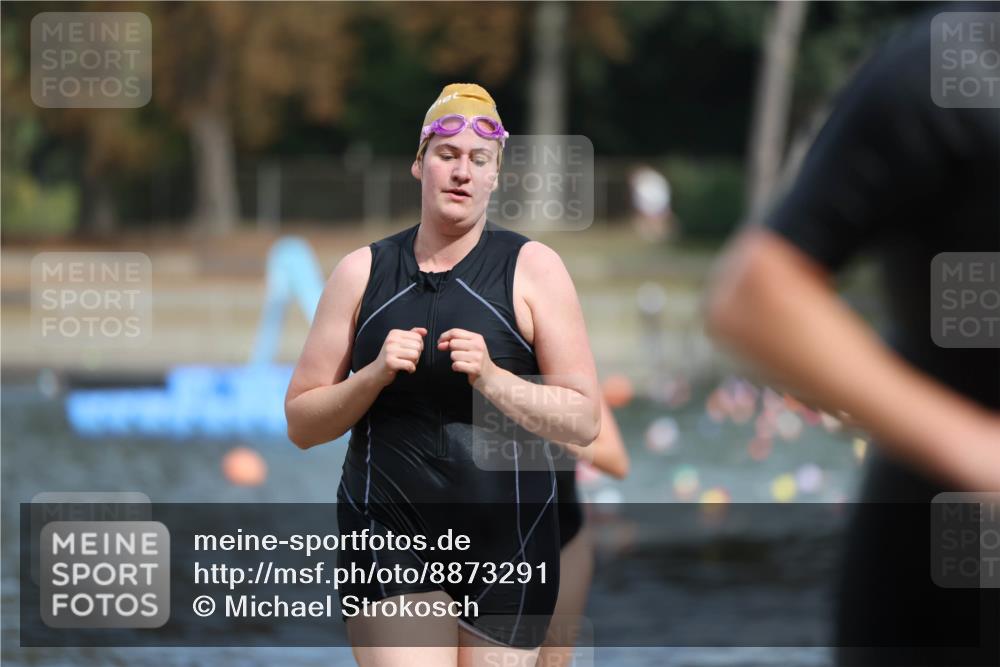 14.09.2025 - Stadtparktriathlon Michael Strokosch http://msf.ph/oto/8873291 14.09.2025 12:12:56 Schwimmen 1242, 1275, 1293, 1296, 1310 meine-sportfotos.de