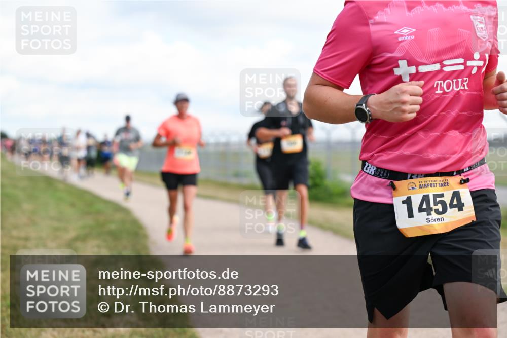 14.09.2025 - Airport Race Dr. Thomas Lammeyer http://msf.ph/oto/8873293 14.09.2025 12:18:01 Laufen 42, 1454 meine-sportfotos.de