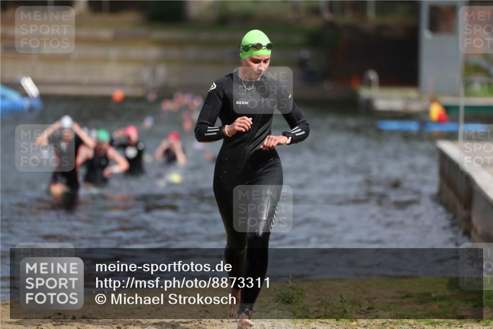 14.09.2025 - Stadtparktriathlon Michael Strokosch http://msf.ph/oto/8873311 14.09.2025 12:13:04 Schwimmen 1242, 1280 meine-sportfotos.de