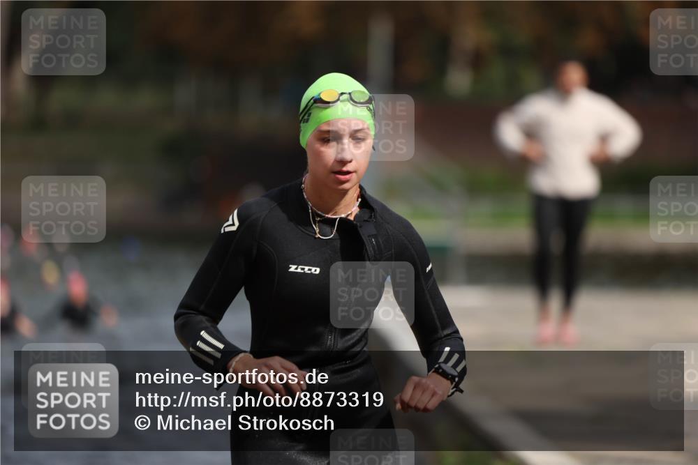 14.09.2025 - Stadtparktriathlon Michael Strokosch http://msf.ph/oto/8873319 14.09.2025 12:13:06 Schwimmen 1242, 1280 meine-sportfotos.de