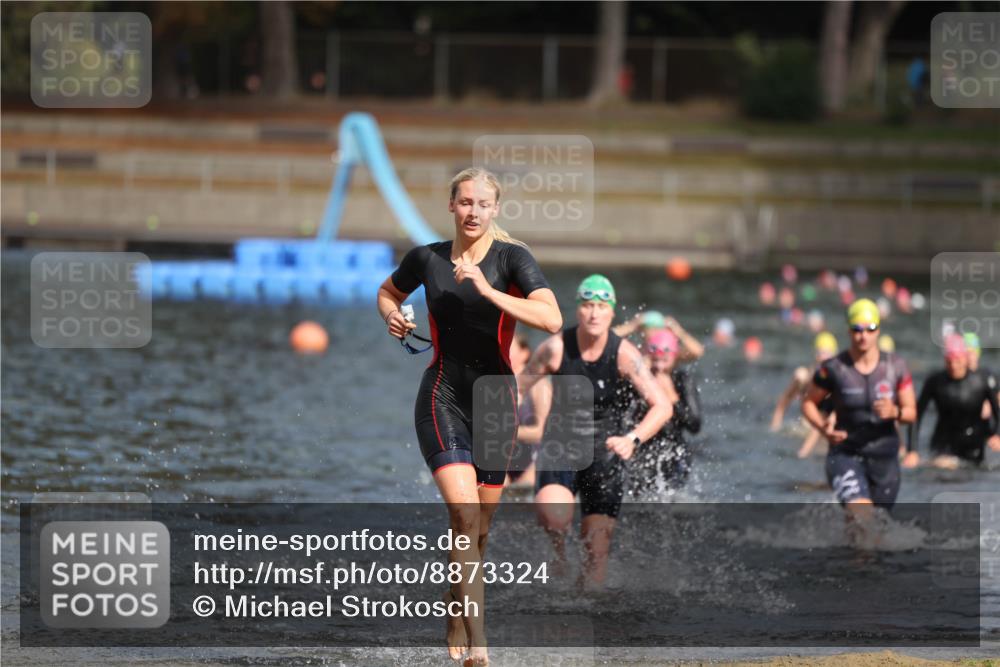 14.09.2025 - Stadtparktriathlon Michael Strokosch http://msf.ph/oto/8873324 14.09.2025 12:13:14 Schwimmen 1223, 1267, 1280 meine-sportfotos.de