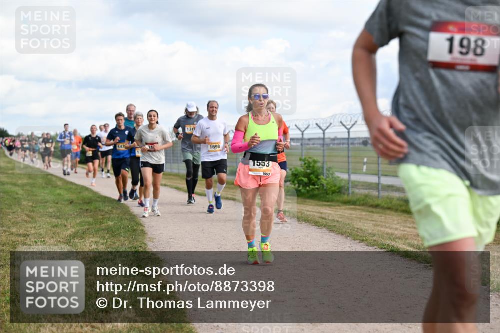 14.09.2025 - Airport Race Dr. Thomas Lammeyer http://msf.ph/oto/8873398 14.09.2025 12:18:08 Laufen 142, 1317, 1698, 1553, 1553, 198 meine-sportfotos.de