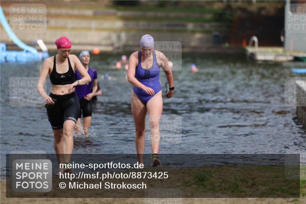 14.09.2025 - Stadtparktriathlon Michael Strokosch http://msf.ph/oto/8873425 14.09.2025 12:13:39 Schwimmen 1222, 1263, 1291, 1312, 1319 meine-sportfotos.de